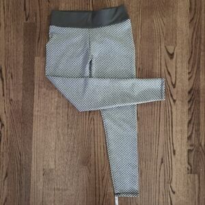 NWOT TikTok Scrunch Butt Leggings